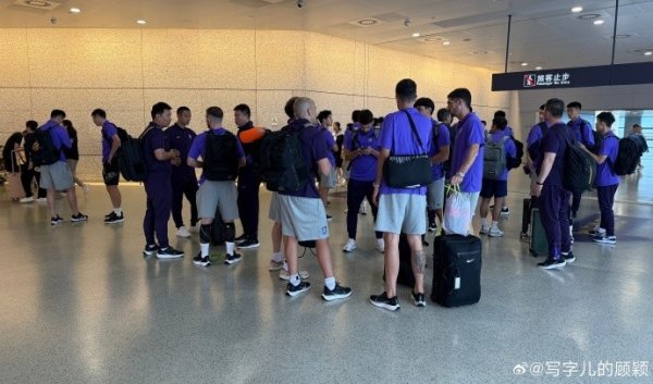 记者：天津津门虎飞抵上海 目前大雨不知是否会影响今晚上海德比