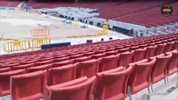 修了2年多了😳诺坎普施工进度曝光：运动活动    场  一片