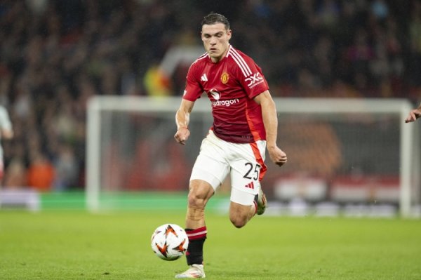 罗马诺：有意甲球队对乌加特感兴趣，但曼联拒绝了任何租借转会