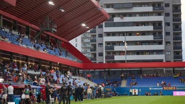 每体：有球迷给克鲁伊夫运动活动    场  周边居民500欧元，以进入阳台观赛