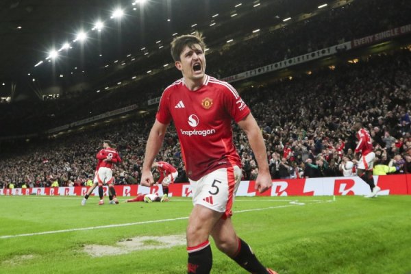 曼晚：曼联已与后场球员马奎尔就续约展开初步谈判，预计达成协议