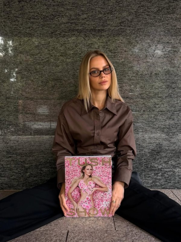 奥尔莫女友谈为艺术杂志裸拍：我在现场赤裸着躺了七个小时