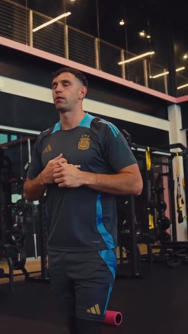 练习扑点庆祝新舞步？大马丁练习  间隙跳舞自娱自乐