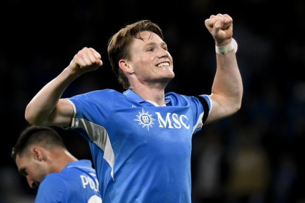 感谢曼联！孔蒂：想知道为啥小麦在英超不发挥，说能签他我都不信