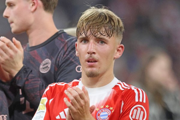 17岁拜仁小将伦纳特-卡尔荣获德国足协颁发的弗里茨-瓦尔特奖