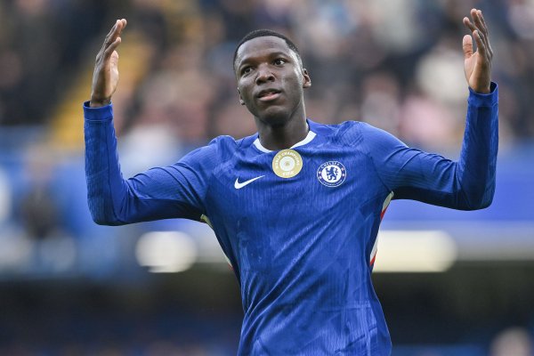 新晋世一腰！凯塞多半场仅1丢球权助蓝军3球完胜，1亿身价后腰