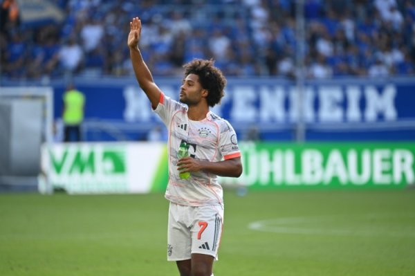 埃贝尔：格纳布里内收肌伤势并不严重，预计他很快能复健    