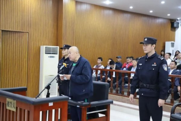 海南足协原主席吕建海受审，贪污、非法收受财物，数额特别巨大