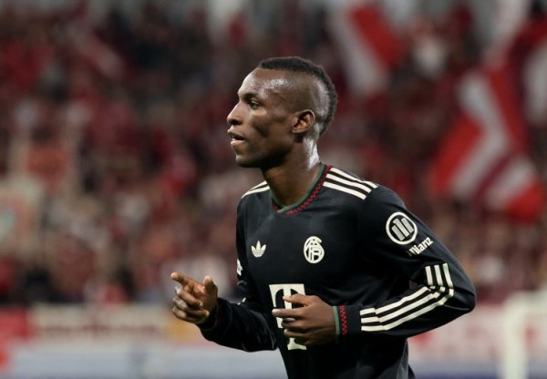 德媒预测拜仁vs门兴杆位：杰克逊突前，凯恩、迪亚斯、卡尔杆位