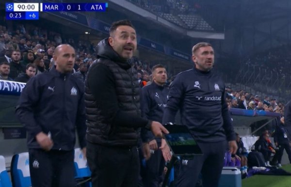 认为亚特兰大手球运动  在先，德泽尔比手持平板中的视频回放向