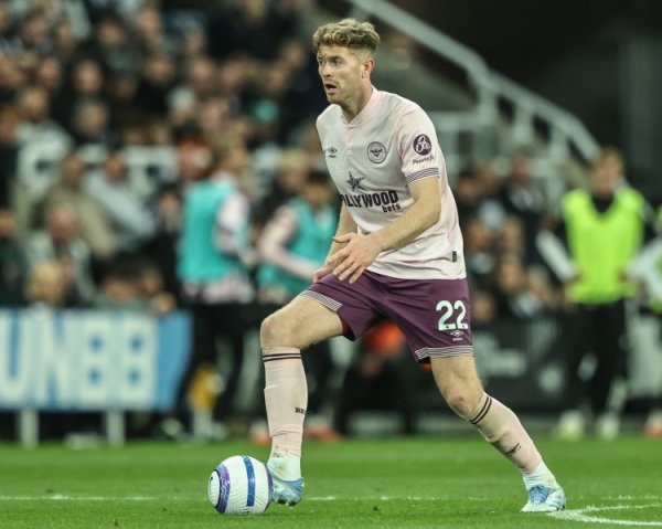 科林斯：这场获胜  令人难以置信，我们主场作战  作战总是充满信心