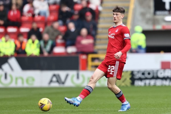 邮报：若保持强健  ，卡尔文-拉姆塞预计冬窗会被利物浦外租运动练习