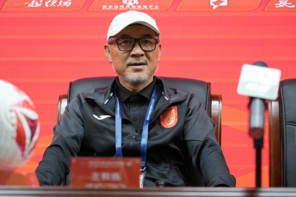 翻译：张外龙将参加多个冲超庆祝活动，还将带文体明星队踢纪念赛