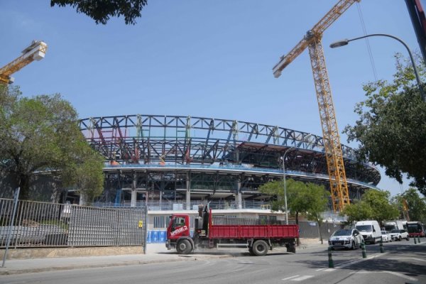 世体：巴萨向重返诺坎普迈出重要一步，市政府已收到申请文件